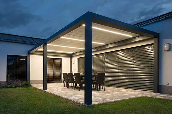 Rotating Louvre Pergola over an outdoor dining area